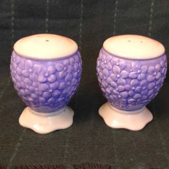 Pfaltzgraff Summer Breeze Salt and Pepper Shakers - Picture 1 of 3